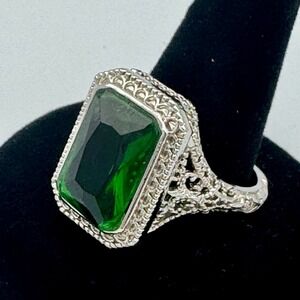 Vintage Silver Tone Emerald Cut Green Crystal Glass Statement Ring Filigree Band